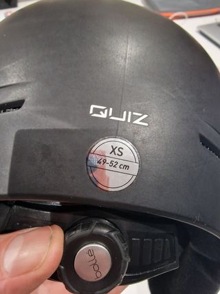 Casco de esquiar con visera