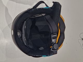 Casco de esquiar con visera