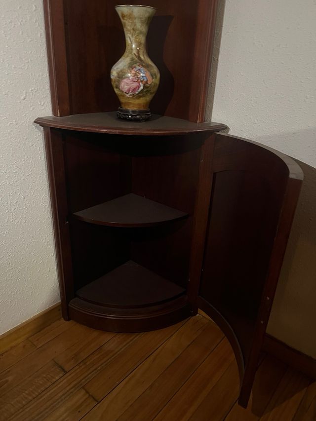 Mueble esquinero de madera