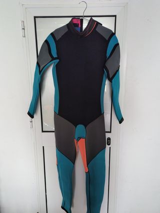 TRAJE DE NEOPRENO MARCA FOX.
