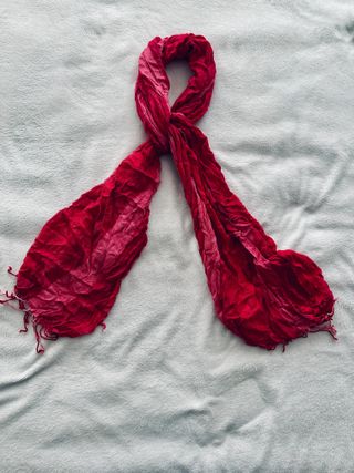 Bufanda Roja y rosa con Flecos – Estilo Boho Chic