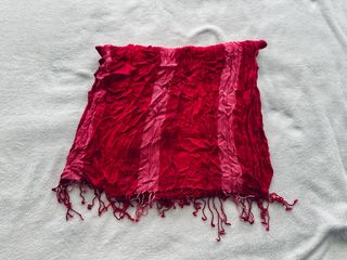 Bufanda Roja y rosa con Flecos – Estilo Boho Chic