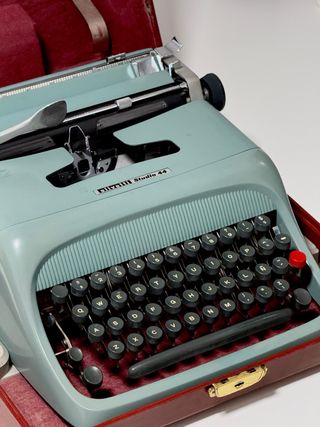 Máquina de escribir Olivetti Studio 44