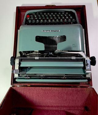 Máquina de escribir Olivetti Studio 44