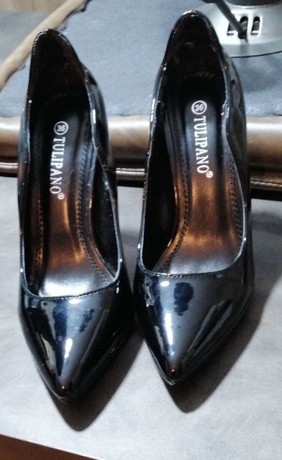 Decolte ' in vernice nere n. 37