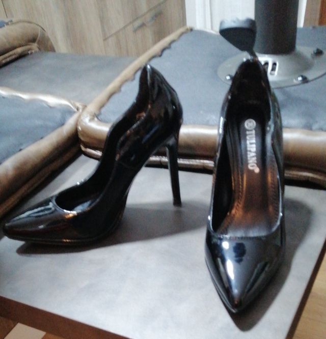 Decolte ' in vernice nere n. 37