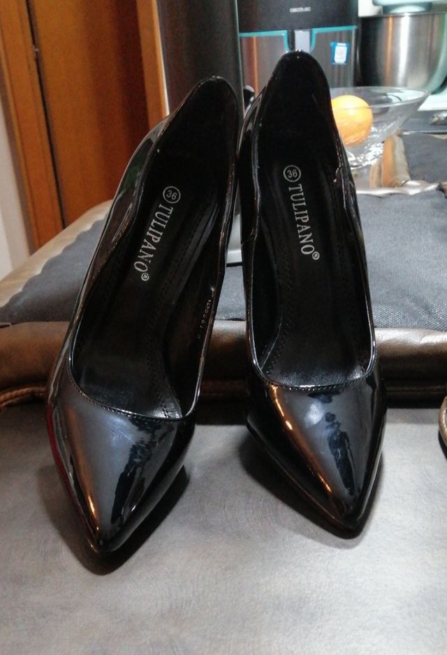 Decolte ' in vernice nere n. 37