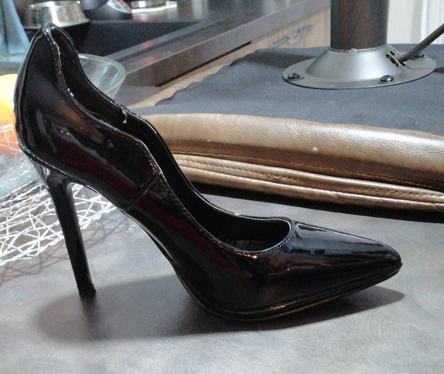 Decolte ' in vernice nere n. 37