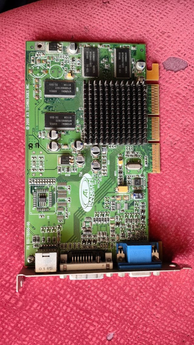 Tarjeta gráfica ATI Radeon 7000 AGP