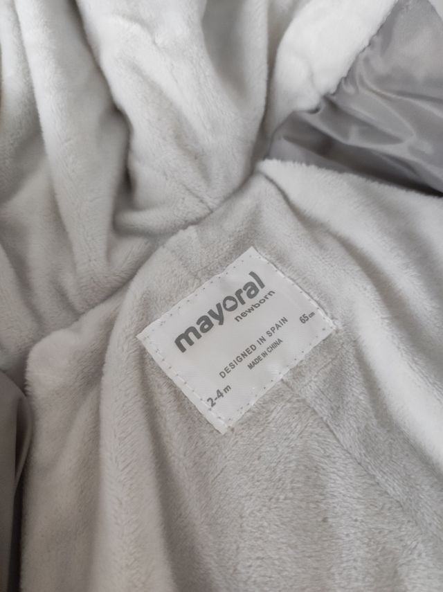 Buzo invierno bebé Mayoral y secababas de regalo