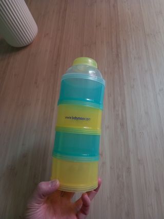 botella dosificadora de leche y cereales