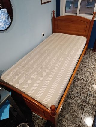 Cama de pino de una plaza