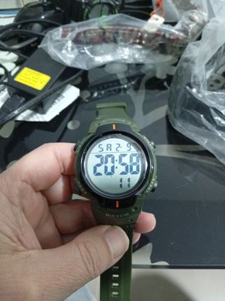 Varios relojes nuevos en venta.
