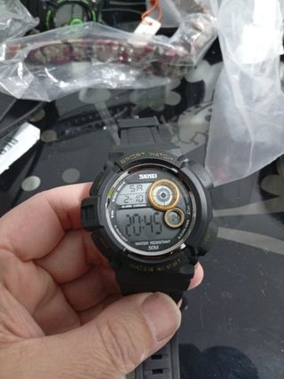 Varios relojes nuevos en venta.