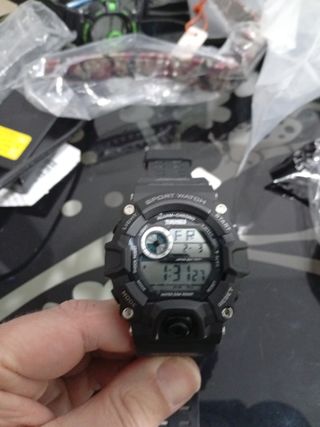 Varios relojes nuevos en venta.