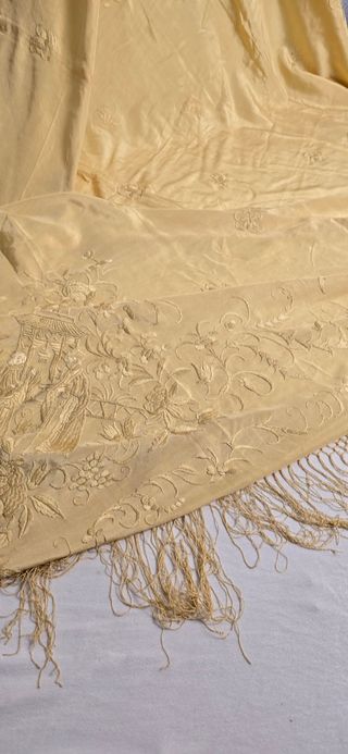 Mantón de Manila antiguo isabelino de novia