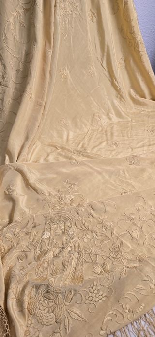 Mantón de Manila antiguo isabelino de novia