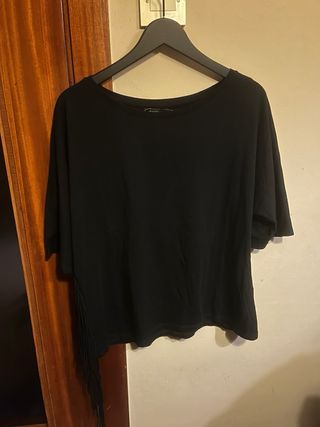 Camiseta flecos de Bershka