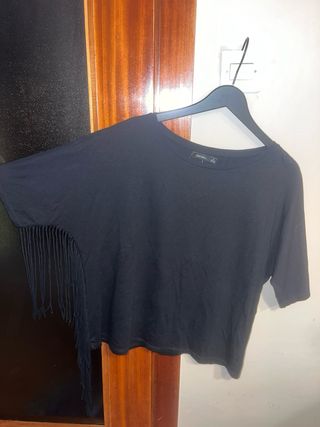 Camiseta flecos de Bershka