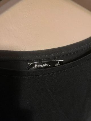 Camiseta flecos de Bershka