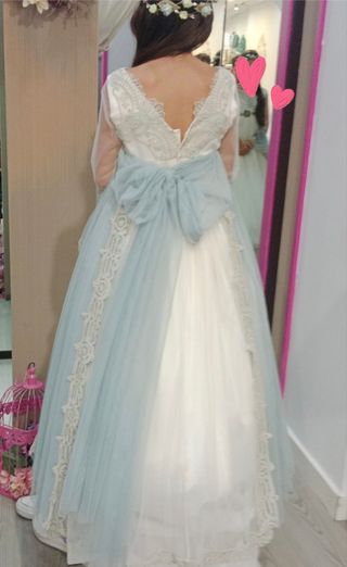 Vestidos de comunión precioso puestos un rato