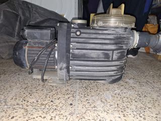 Pompa di ricircolo per piscina e jacuzzi 