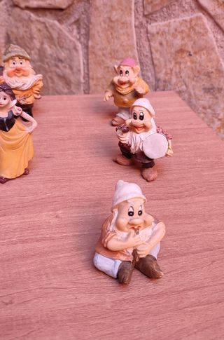 Biancaneve e i 7 anni in miniatura