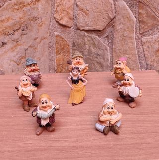 Biancaneve e i 7 anni in miniatura
