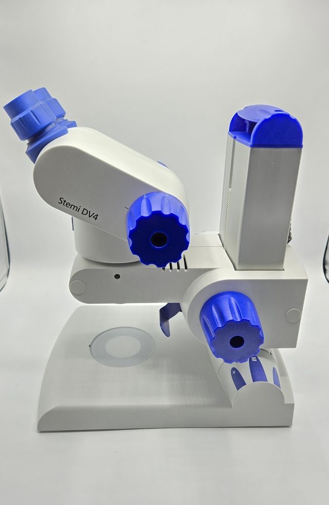 Microscopio profesional ZEISS DV4 LED