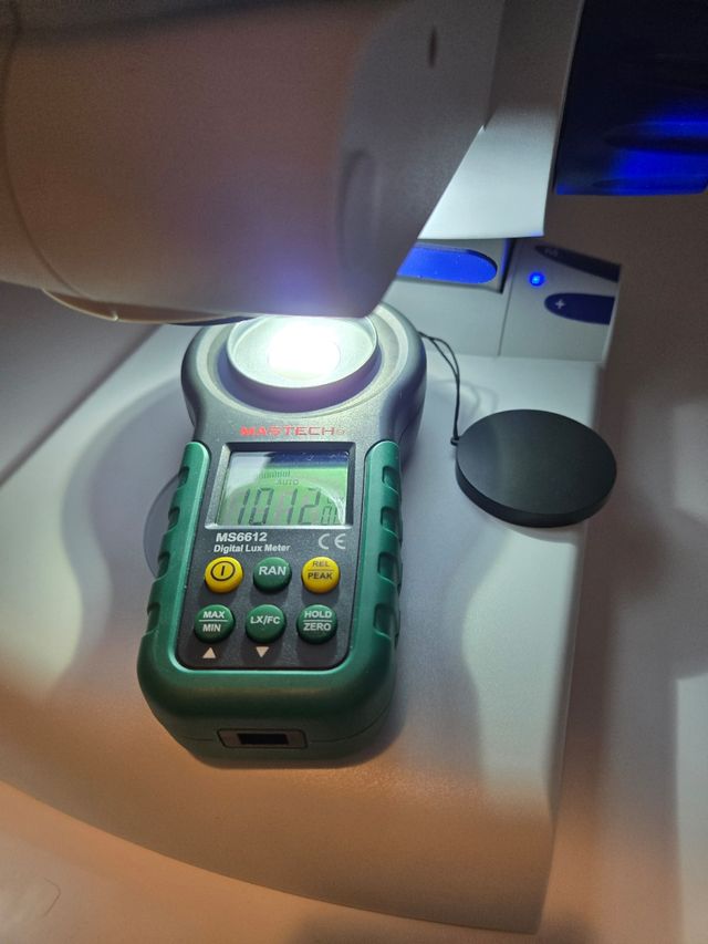 Microscopio profesional ZEISS DV4 LED