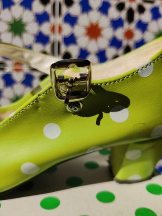 Tacones de flamenca verde lunares blanco