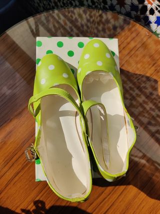 Tacones de flamenca verde lunares blanco