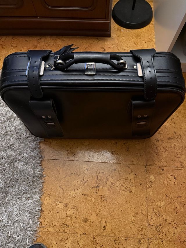 Maleta antigua de piel