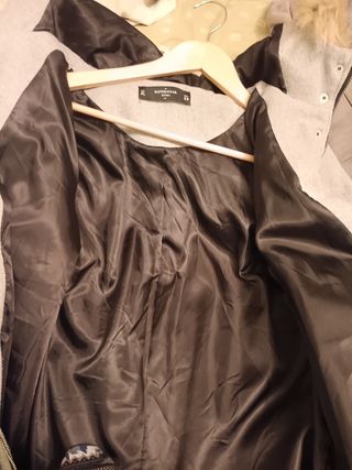 Chaqueta tipo Parka gris capucha