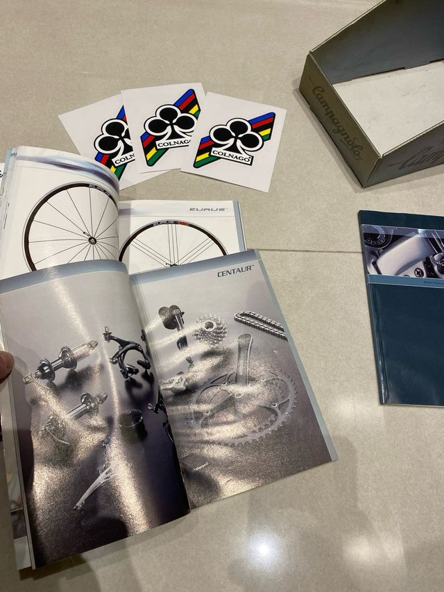 Cataloghi campagnolo e adesivi colnago 