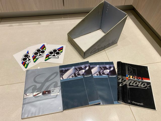 Cataloghi campagnolo e adesivi colnago 