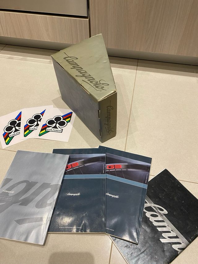 Cataloghi campagnolo e adesivi colnago 
