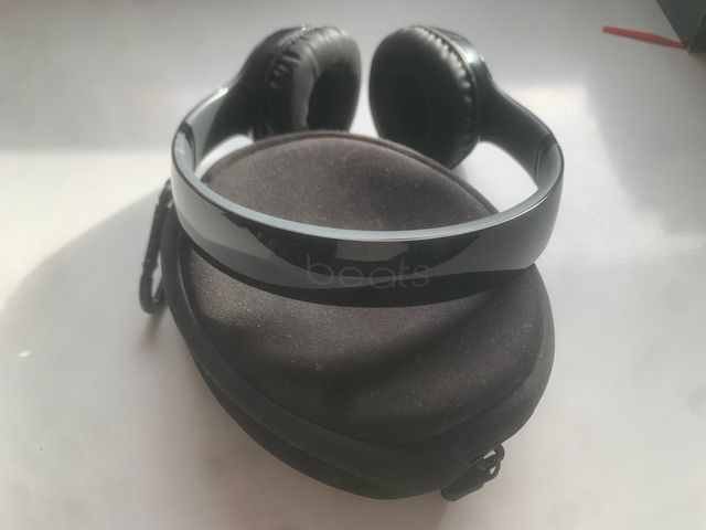 Auriculares beats solo