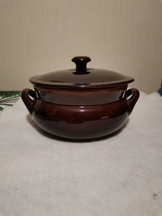 Casseruola in terracotta con coperchio