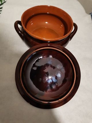 Casseruola in terracotta con coperchio