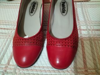 Manoletinas con tacón. Piel. Rojo.