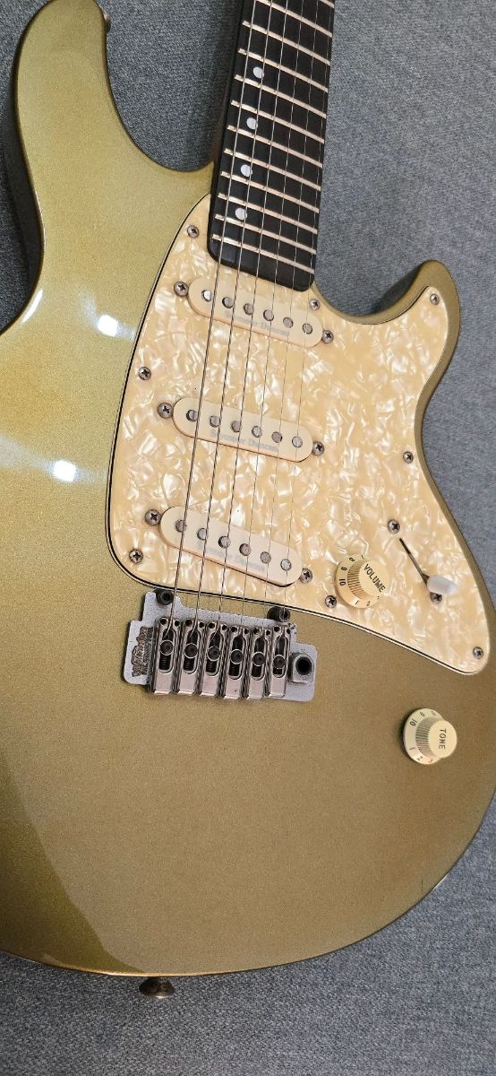 Estoy vendiendo/cambiando una Ibanez Starfield USA