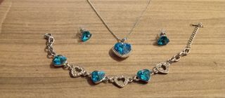 Colgante con cadena, pendientes y pulsera plateado
