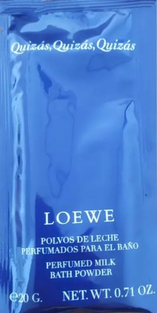 POLVOS DE LECHE PERFUMADOS BAÑO LOEWE
