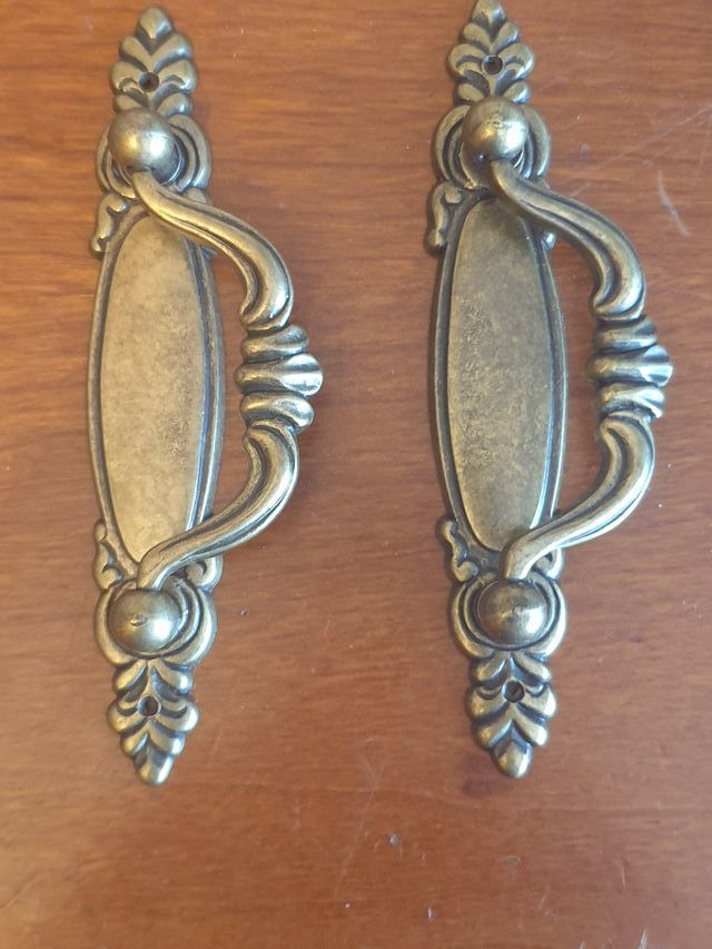 9 TIRADORES DE ARMARIO DE LATON O BRONCE