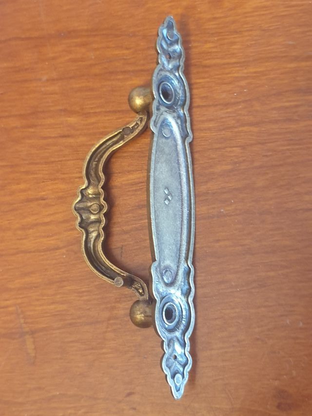 9 TIRADORES DE ARMARIO DE LATON O BRONCE