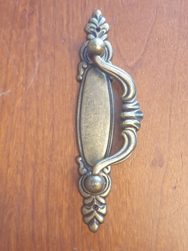 9 TIRADORES DE ARMARIO DE LATON O BRONCE