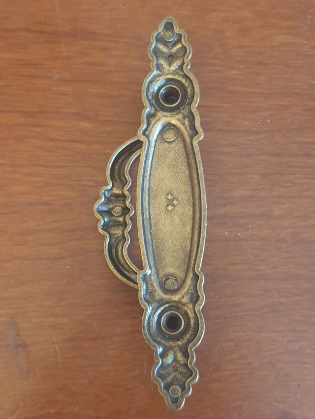 9 TIRADORES DE ARMARIO DE LATON O BRONCE