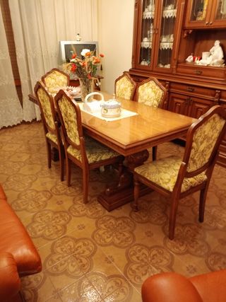Sala vintage completa con tavolo 6 sedie