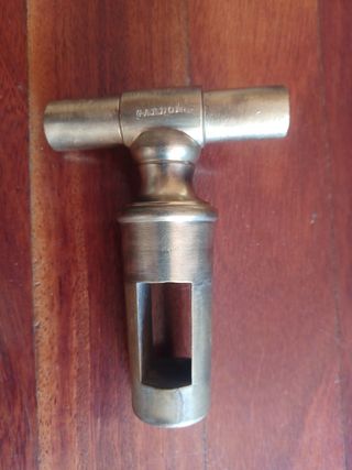 Grifo Bodega Antiguo Francés Latón Macizo S.XIX